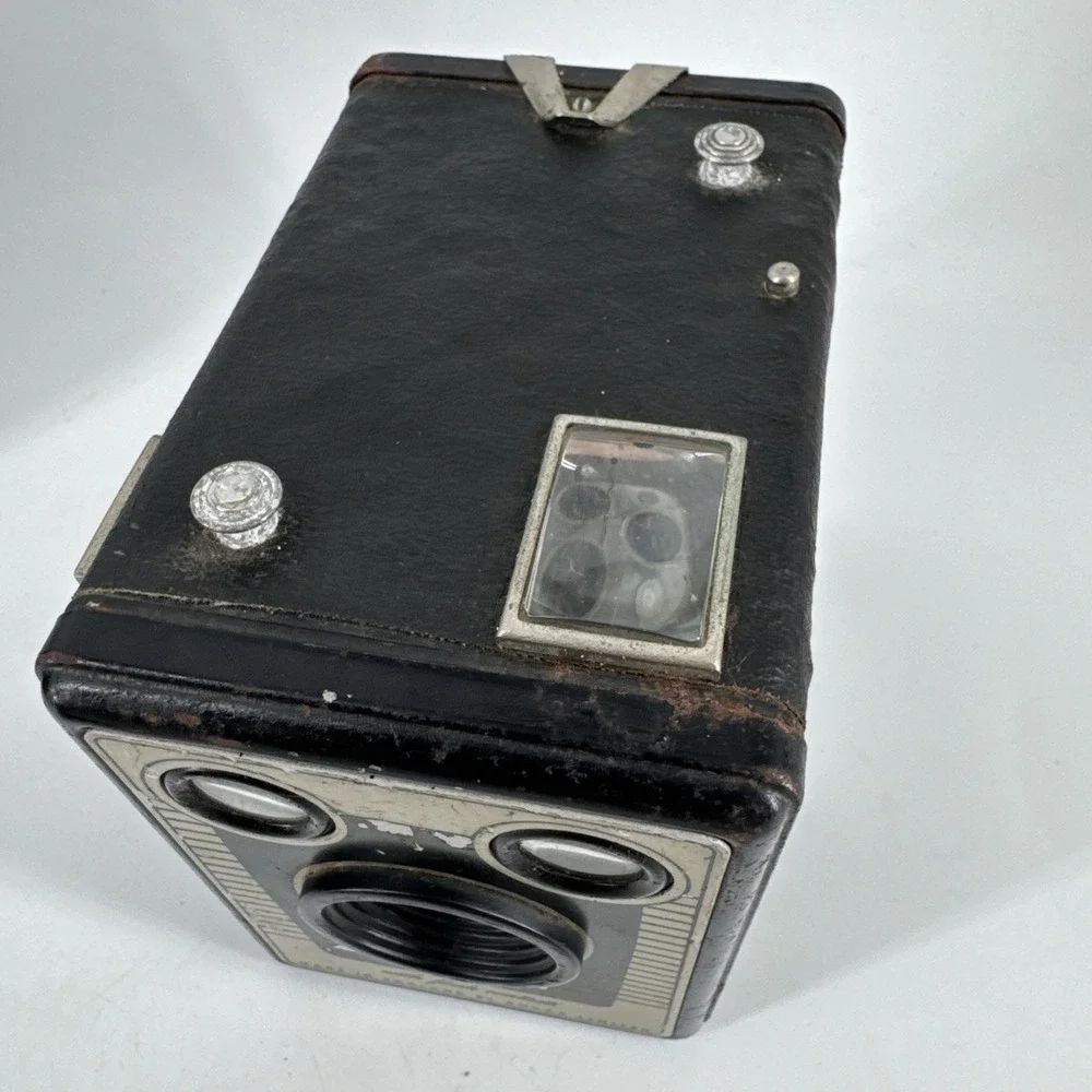 Antique Cameras Lot Of 2 Brownie Reflex Synchro & Six-20 w/Film & Carrying‎ Case